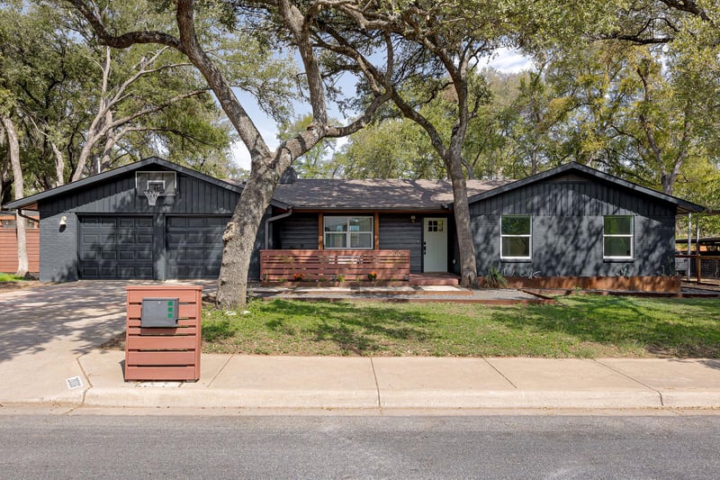 Virtual tour of 2006 Matthews Ln