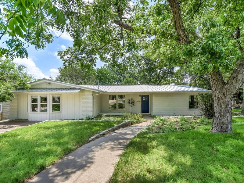Virtual tour of 2007 Paramount Ave