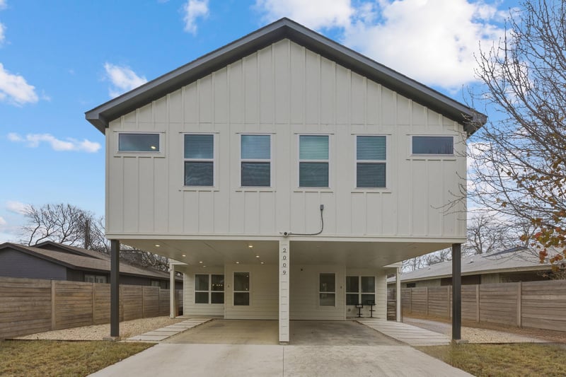 Virtual tour of 2009 Iroquois LN Unit #B