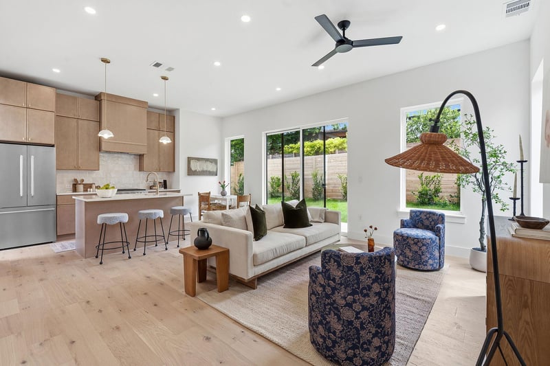 Virtual tour of 2009 Payne Ave Unit #2