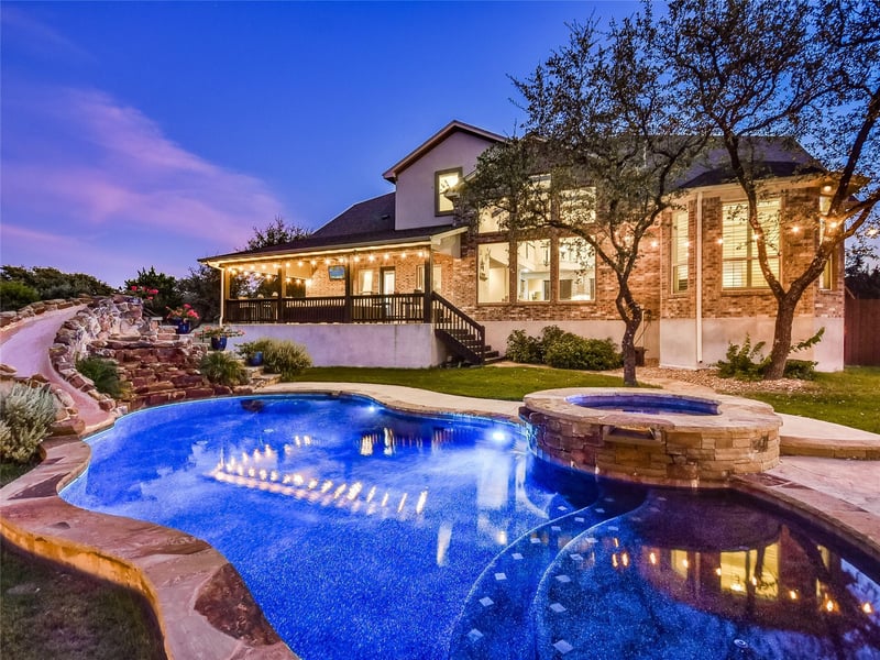 Virtual tour of 201 Charismatic PL
