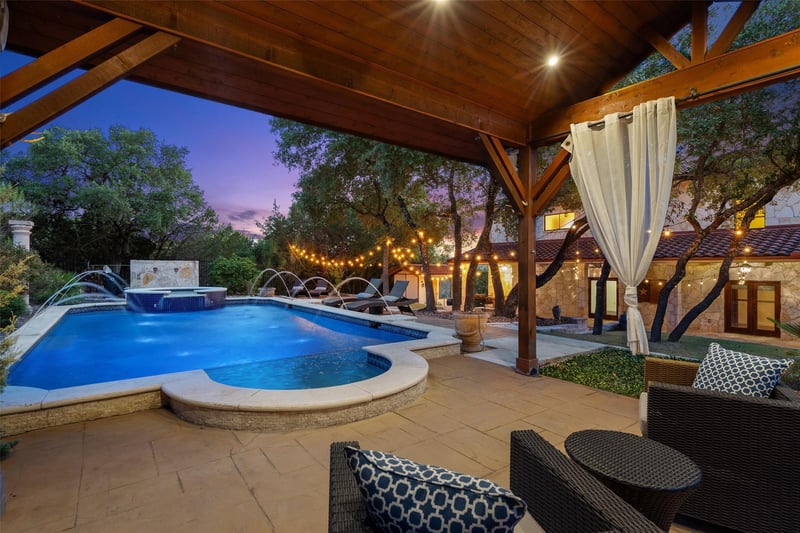 Virtual tour of 201 Cowal DR