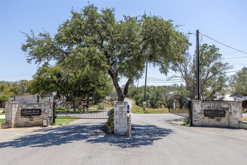 Virtual tour of 201 Laurel Ln