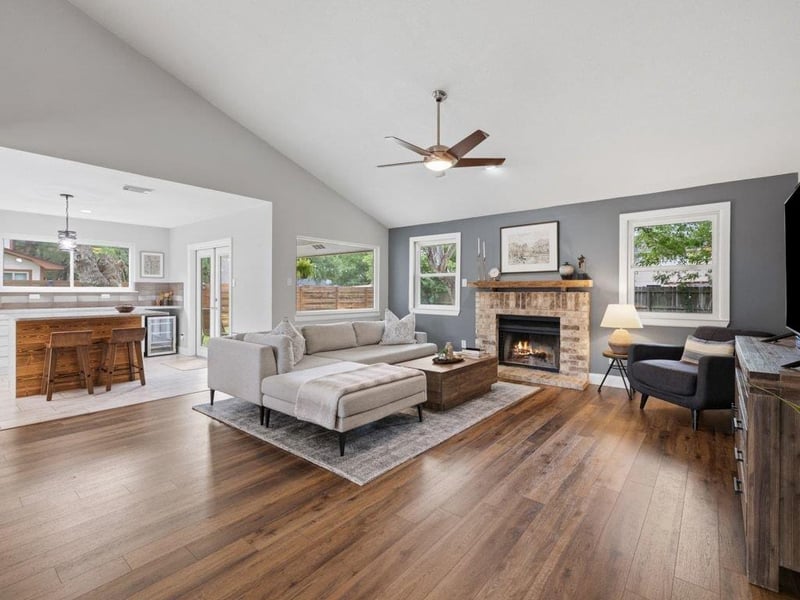 Virtual tour of 201 N Rainbow Bridge DR