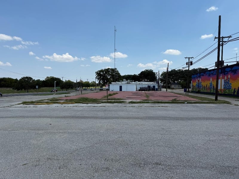 Virtual tour of 201 S 2nd St