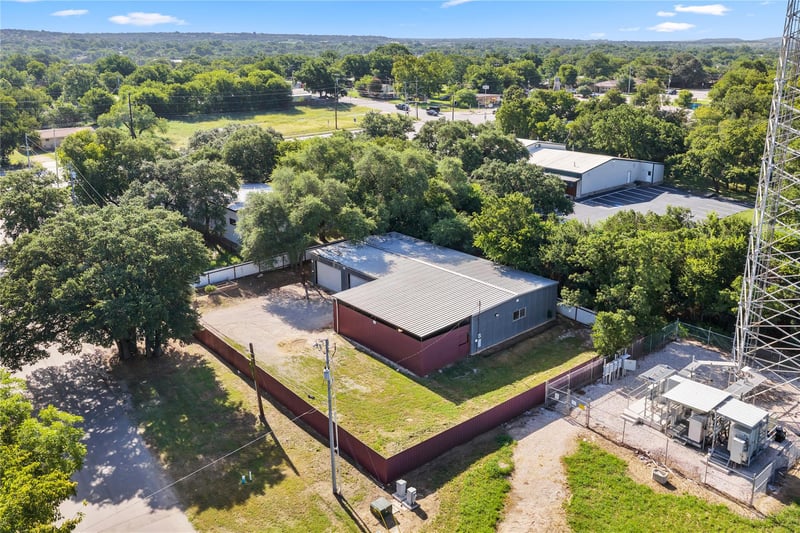 Virtual tour of 201 W 9th ST