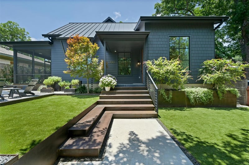 Virtual tour of 2010 Kenwood Ave