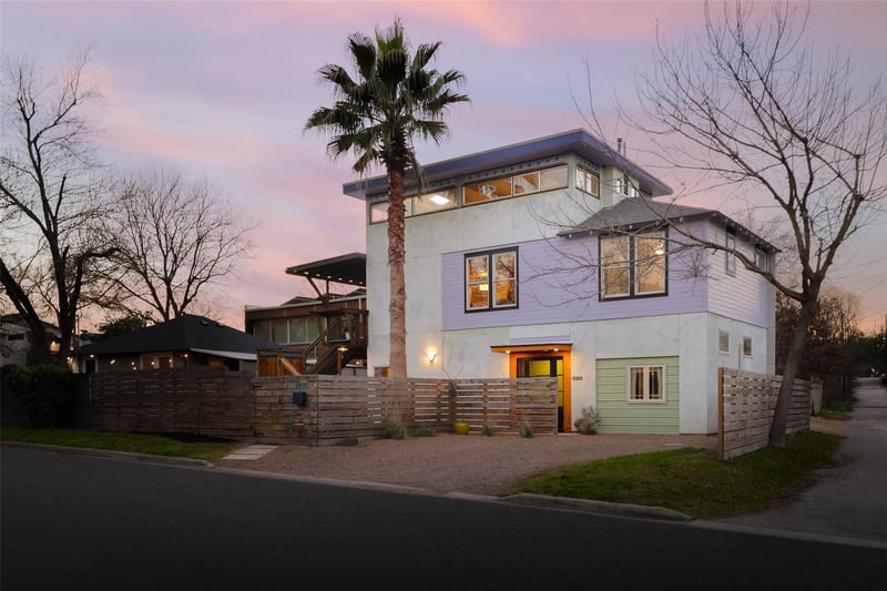 Virtual tour of 2010 S 2nd ST