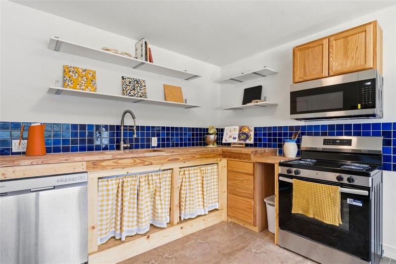 Virtual tour of 2011 Castle Gate CIR