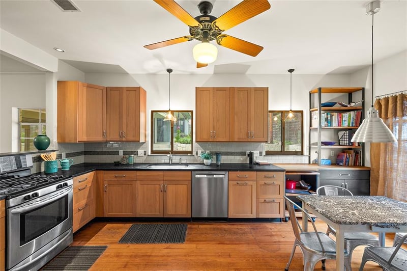 Virtual tour of 2012 Kenwood Ave