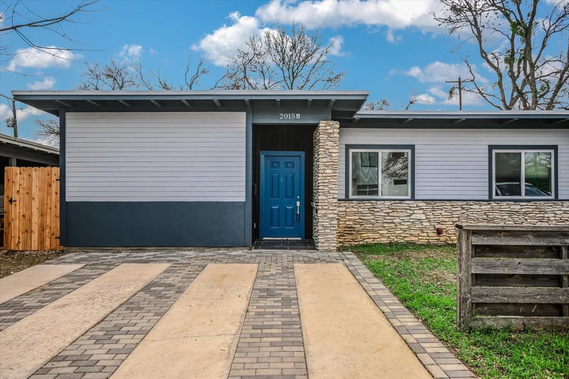 Virtual tour of 2015 Rabb Glen ST Unit #A