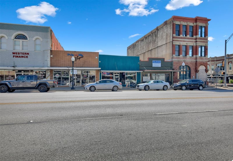 Virtual tour of 202 N Main ST