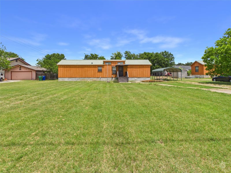 Virtual tour of 202 N Mustang Ave