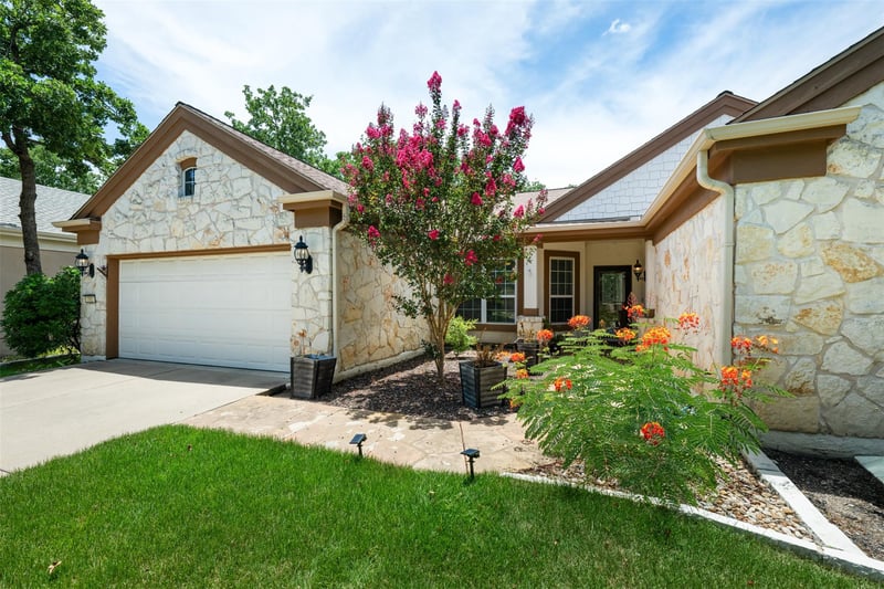 Virtual tour of 202 River Rock DR