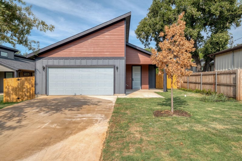Virtual tour of 202 Washington St
