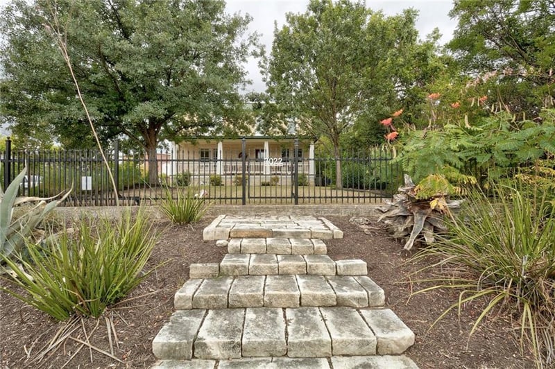 Virtual tour of 2022 Goodrich Ave