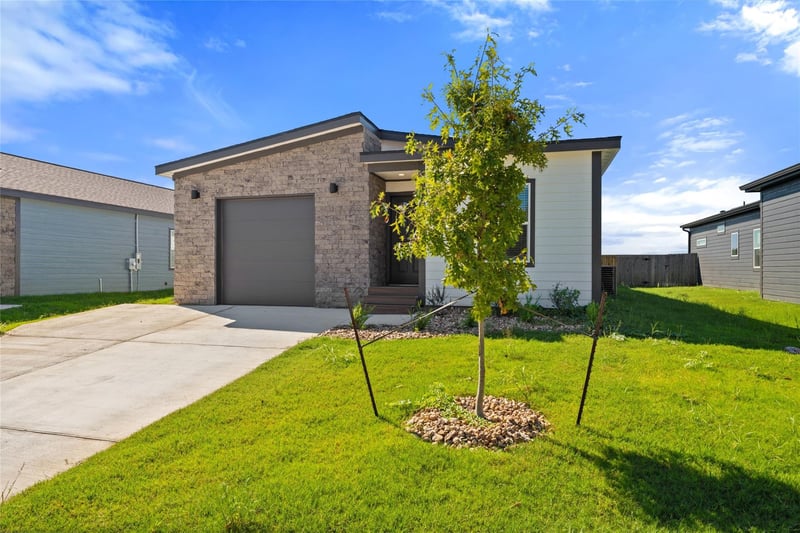 Virtual tour of 2026 Applewood Dr