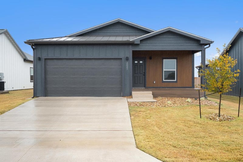 Virtual tour of 2027 Applewood Dr
