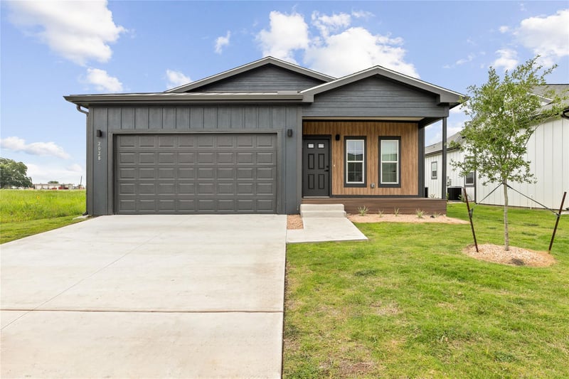 Virtual tour of 2028 Applewood Dr