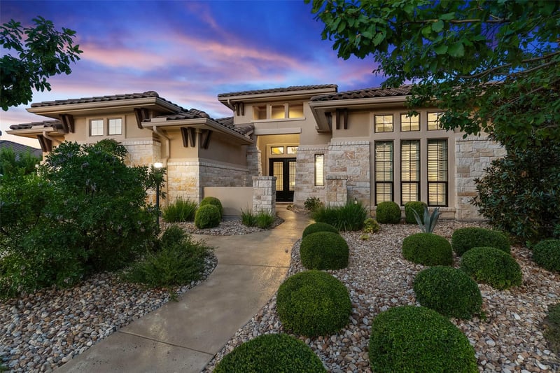 Virtual tour of 203 Bisset CT