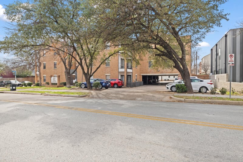 Virtual tour of 203 E 31st St Unit #308