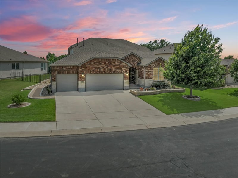 Virtual tour of 203 Gentry Creek LN