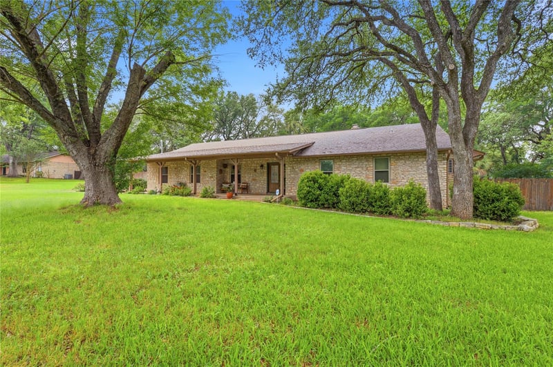 Virtual tour of 203 Leisurewoods Dr