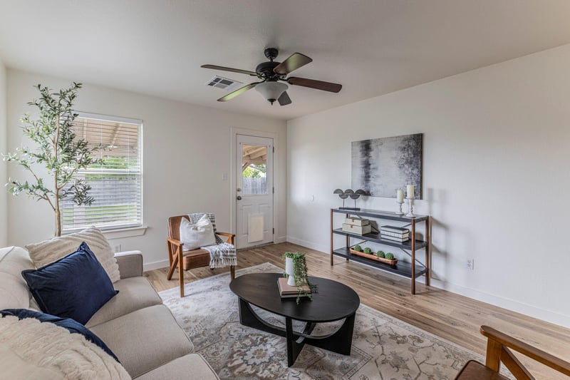 Virtual tour of 203 Wegstrom ST