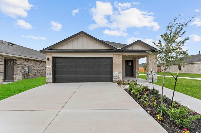 Virtual tour of 204 Raymondville Path