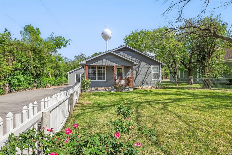 Virtual tour of 204 Taylor St