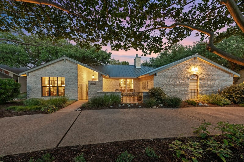 Virtual tour of 205 Copperleaf RD