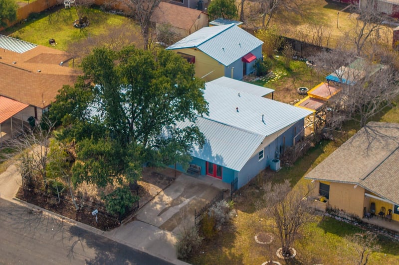 Virtual tour of 205 E Lola DR