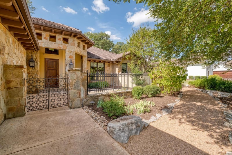 Virtual tour of 205 Flint Ridge Trl