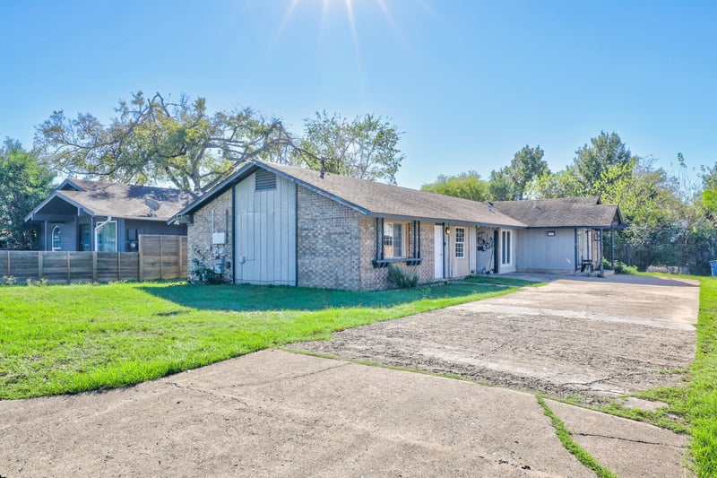 Virtual tour of 205 Liverpool DR