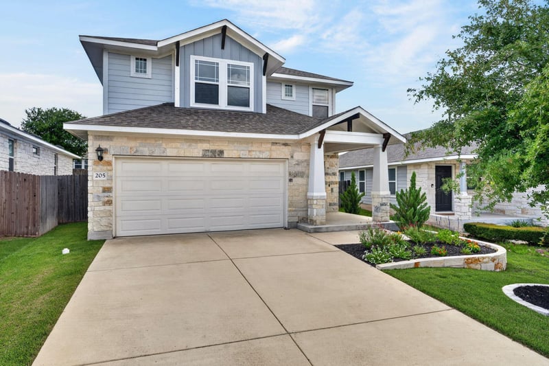 Virtual tour of 205 Oakstone DR