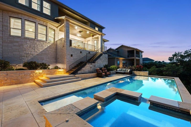 Virtual tour of 205 Woodlands CT