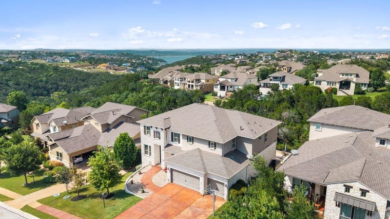 Virtual tour of 205 Woodlands CT