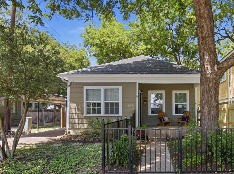 Virtual tour of 206 E 43rd ST