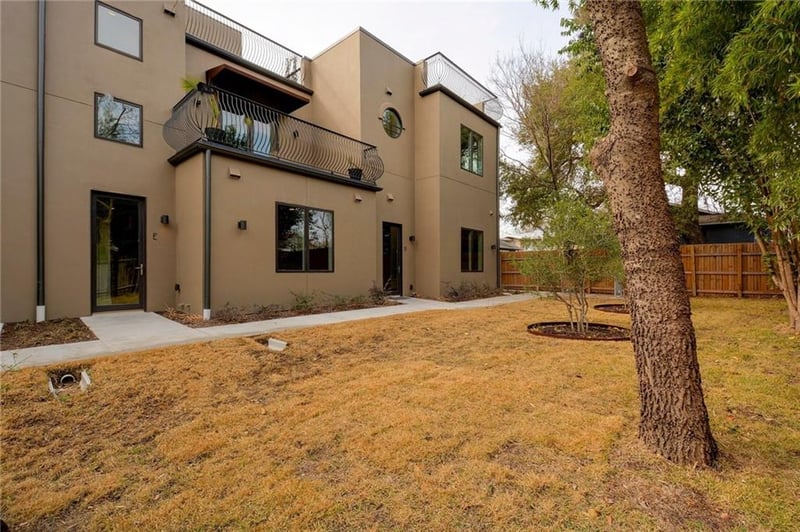 Virtual tour of 206 East Live Oak ST Unit #E