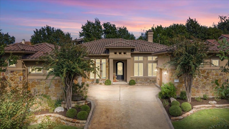 Virtual tour of 206 Jack Nicklaus Dr