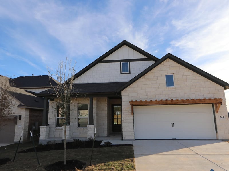 Virtual tour of 207 Bishop Wood RD