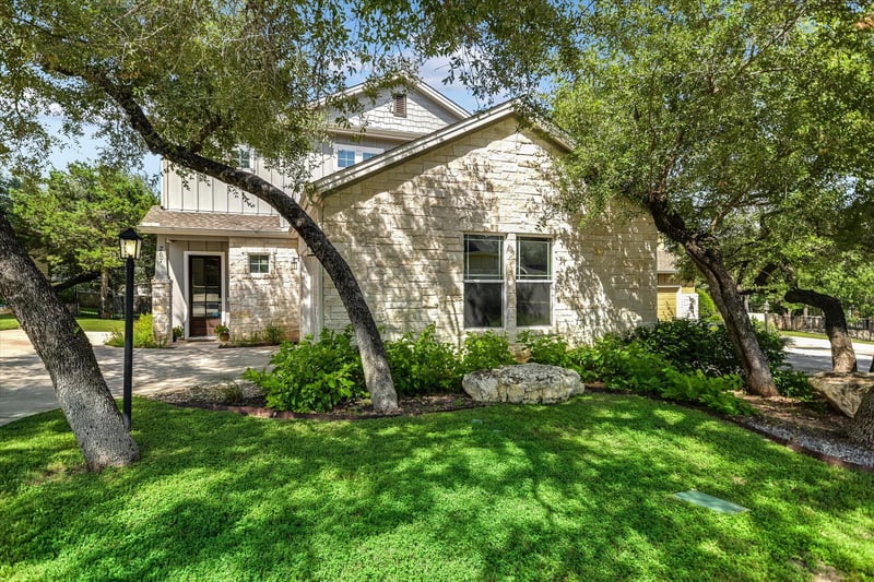 Virtual tour of 207 Fairlake CIR