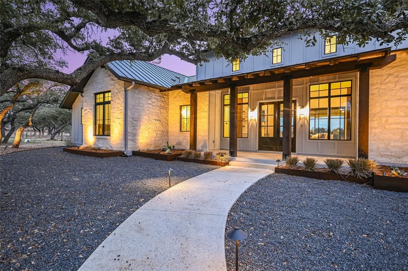 Virtual tour of 207 Gwendolyns Trl
