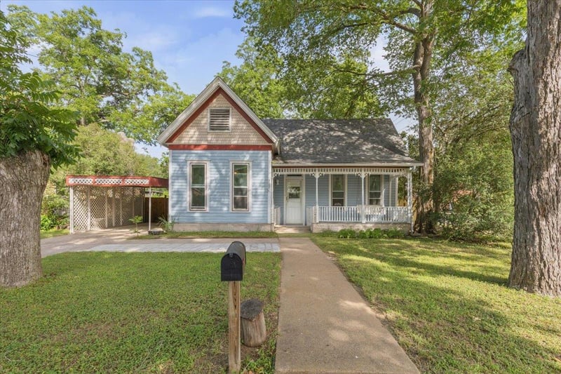 Virtual tour of 207 Hudgins ST