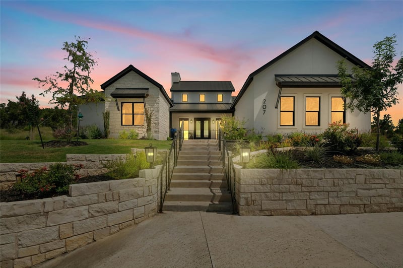 Virtual tour of 207 Lodestone CV