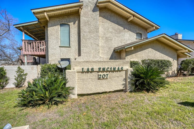 Virtual tour of 207 N Hi Circle N St N Unit #105 A&B