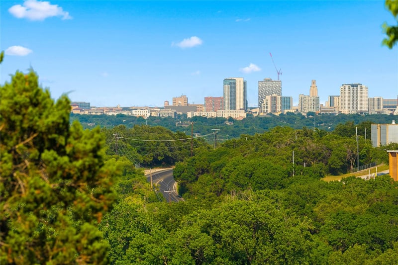 Virtual tour of 207 Yaupon Valley RD