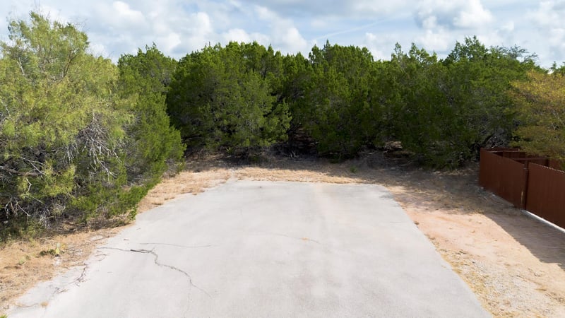 Virtual tour of 20701 Oak Gln