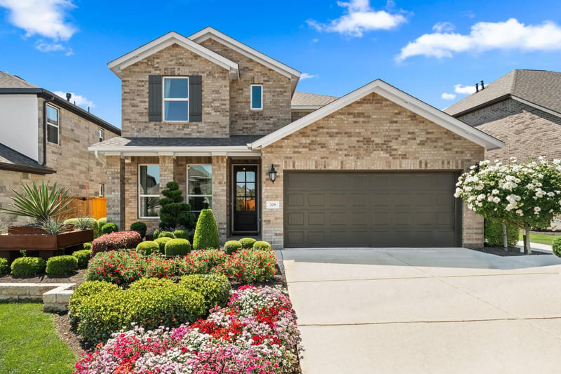 Virtual tour of 208 Barton Oak Trl