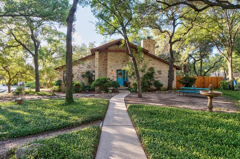Virtual tour of 208 Daybreak CV